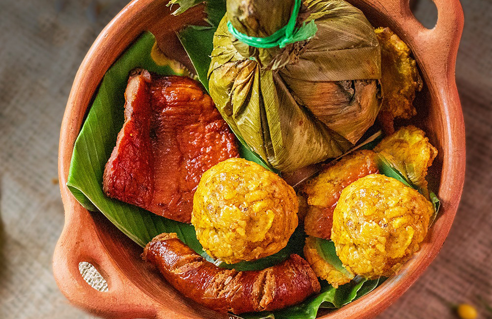 Juane + 2 bolas de tacacho + cecina + chorizo